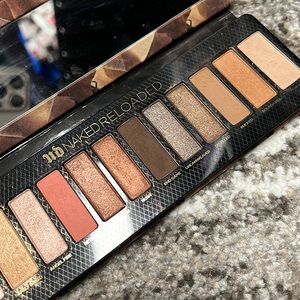 Urban Decay Naked reloaded eyeshadow palette